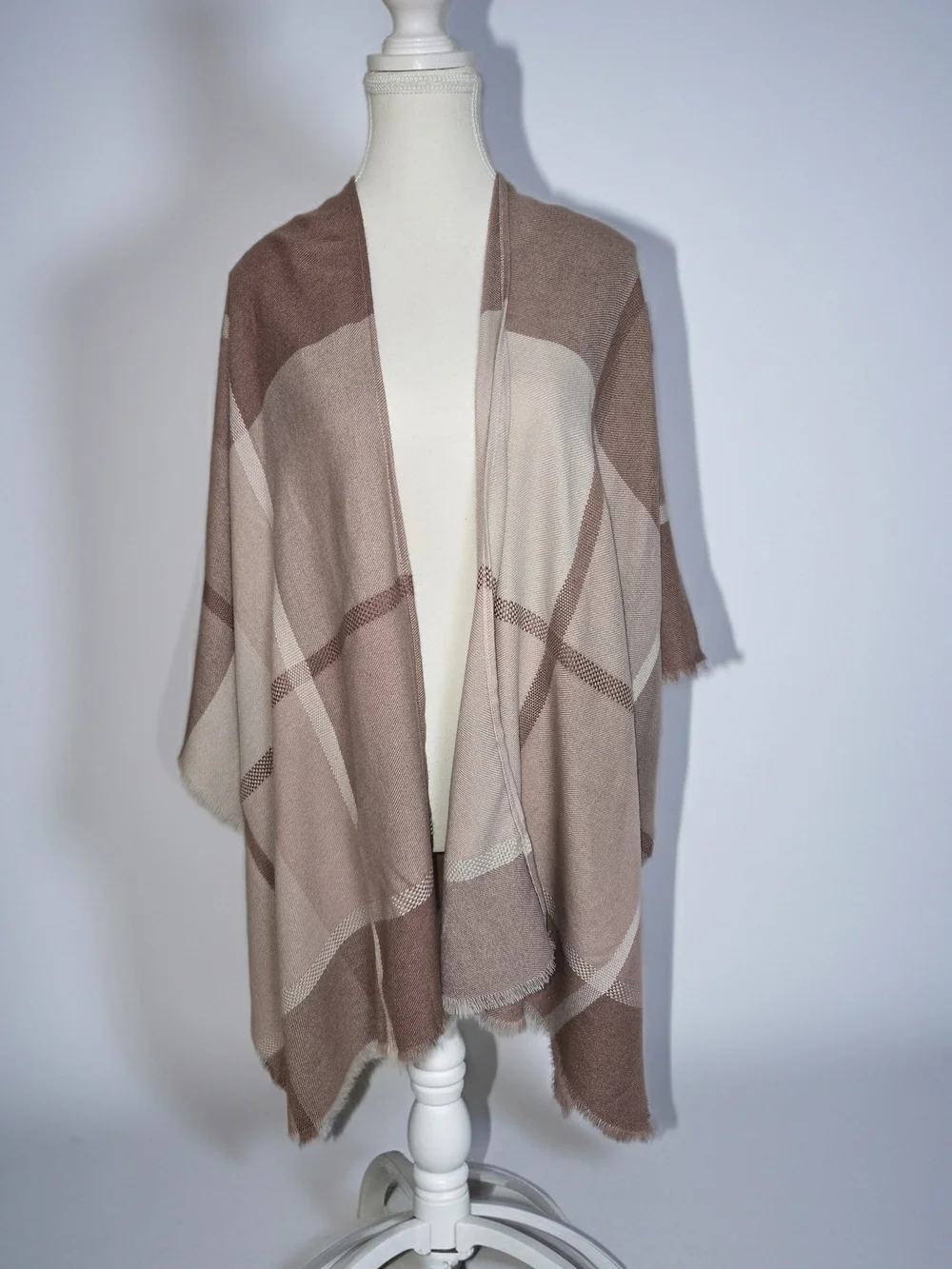 Lauren Conrad, Lightweight, Cozy Pink And Cream Plaid Shaw Womens One Size